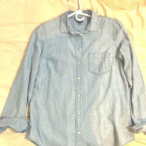 JCrew Chambray shirt in signature fit
